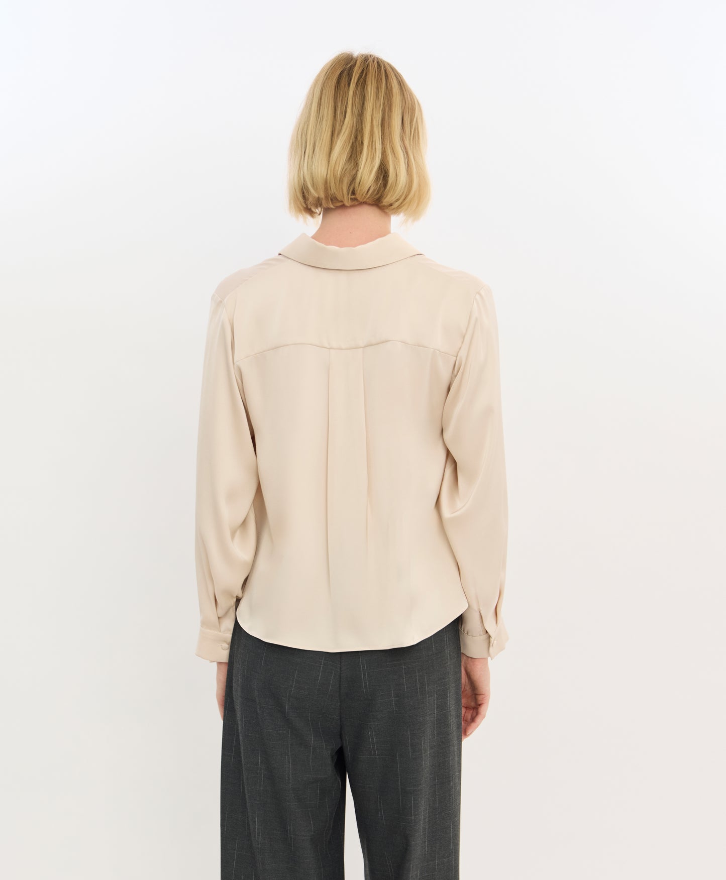 Women's Loose-Fit Long-Sleeves Shirt
