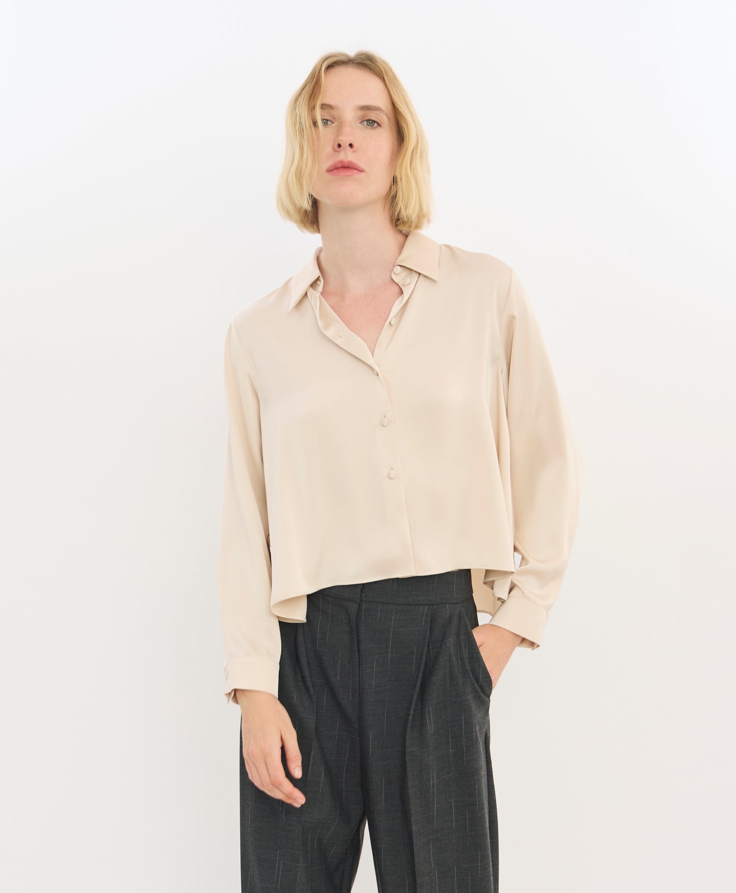 Women's Loose-Fit Long-Sleeves Shirt