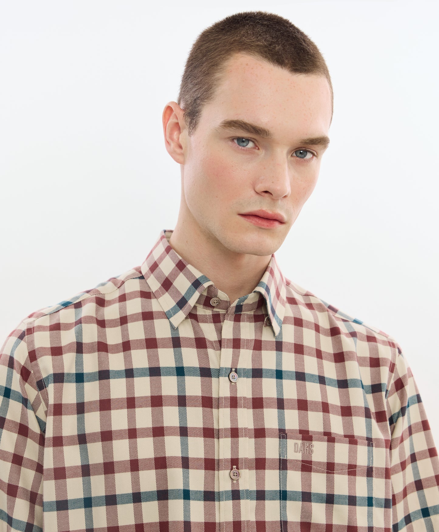 เสื้อเชิ้ตแขนสั้นทรงพอดีสำหรับผู้ชาย GACR254W6