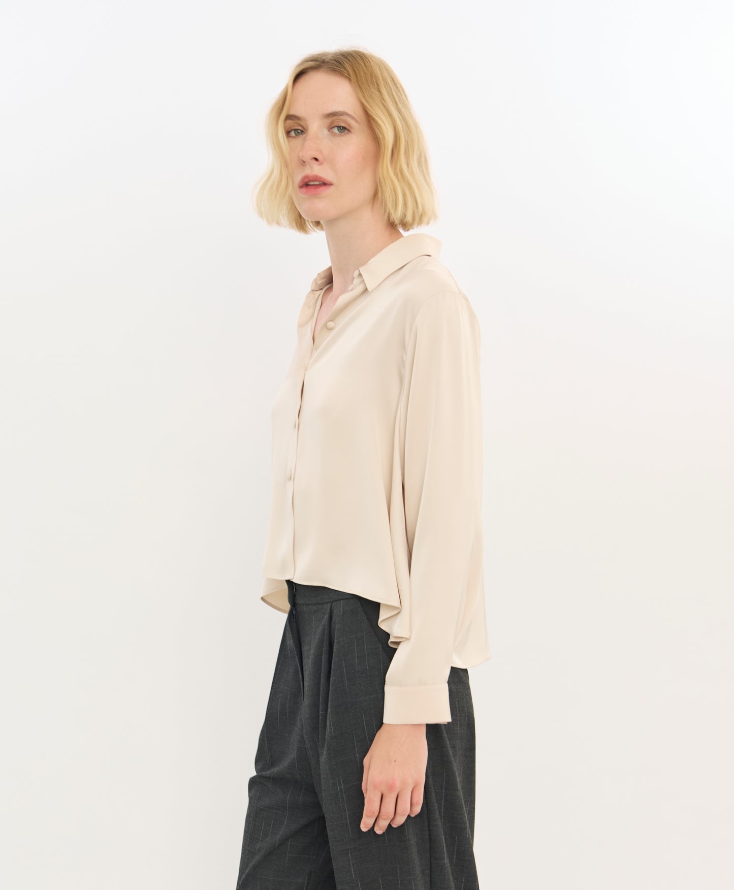 Women's Loose-Fit Long-Sleeves Shirt