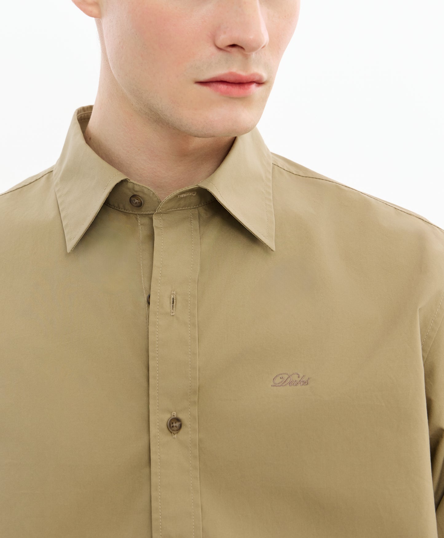 เสื้อเชิ้ตแขนยาวทรงหลวมสำหรับผู้ชาย